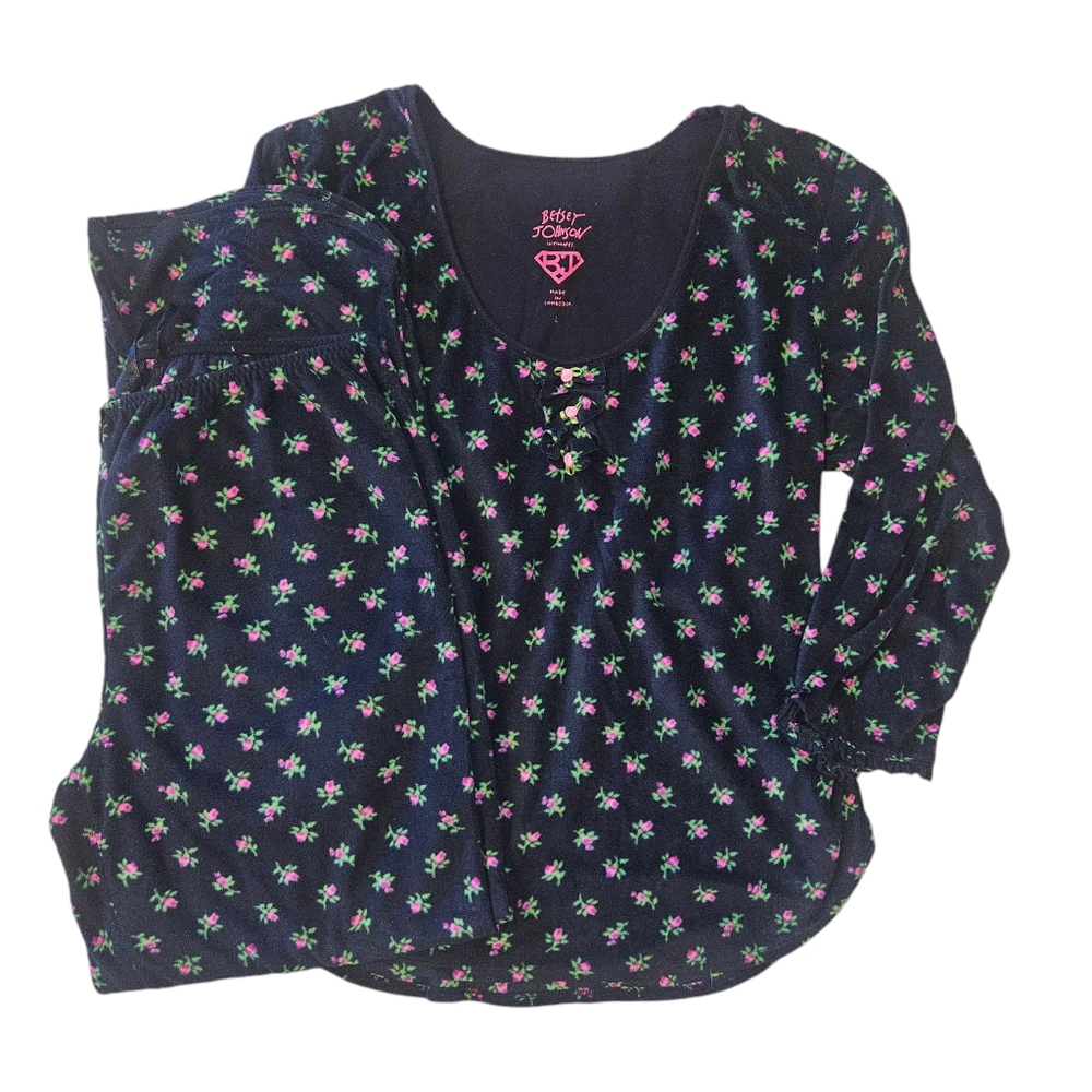 Betsey Johnson Intimates Pajama Capris set